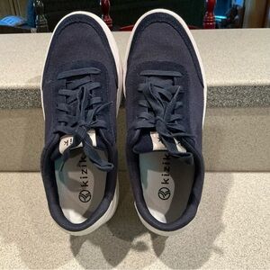 Womens like new Kizik shoes